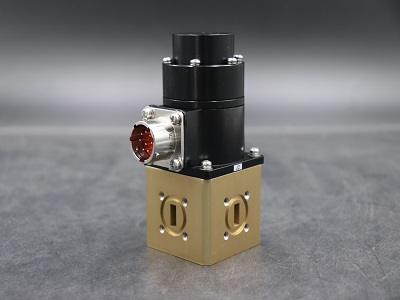 Features and Selection Guide: Manual Waveguide Switches vs. Electric Waveguide Switches Features and Selection Guide: Manual Waveguide Switches vs. Electric Waveguide Switches